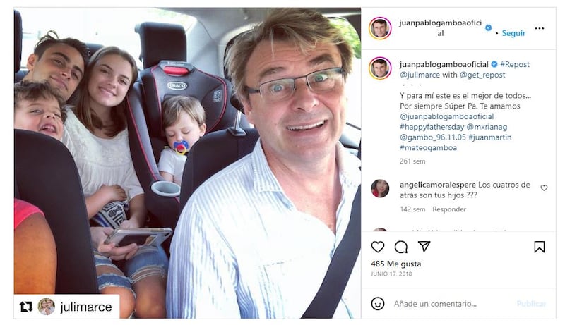 Juan Pablo Gamboa junto a sus cuatro hijos