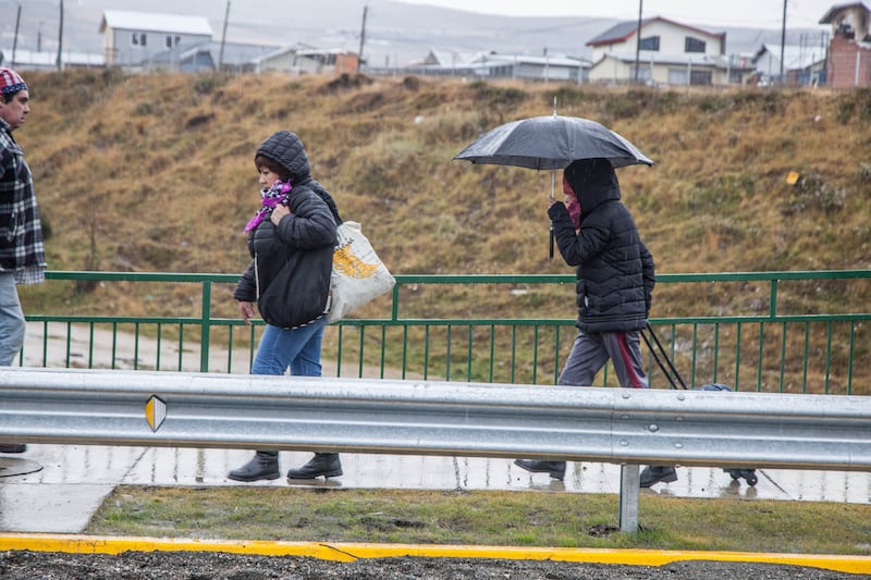 PUNTA ARENAS: Fuertes lluvias e inundaciones se registran en la ciudad | 04 de Abril de 2018/PUNTA ARENAS
Sectores de calle Pedro Borquez y calle Eusebio Lillo fueron afectados con inundaciones y socavones por la lluvia caída durante la jornada, gobernador Nicolás Cogler verifico en terreno los daños provocados por el frente de mal tiempo
FOTOS: AGENCIAUNO/ALFONSO VARGAS / SURPRESS