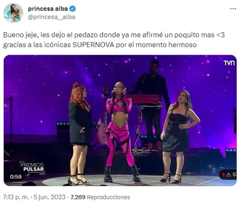 La cantante nacional reconoció a sus fanáticos de redes sociales el haber desafinado al interpretar una canción en los Premios Pulsar.