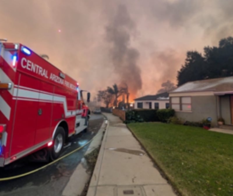 Gobernador de California rechaza los saqueos en medio de incendios voraces: “Debería ser procesado como un delito grave”