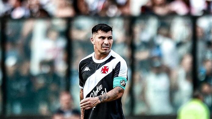 El defensor chileno fue acusado por un futbolista de Agua Santa, quien en entrevista con ESPN, lo denunció de protagonizar una nueva polémica en Vasco da Gama.