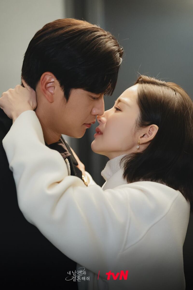 Park Min-young y Na In-woo  están enamorados en 'Cásate con mi esposo'