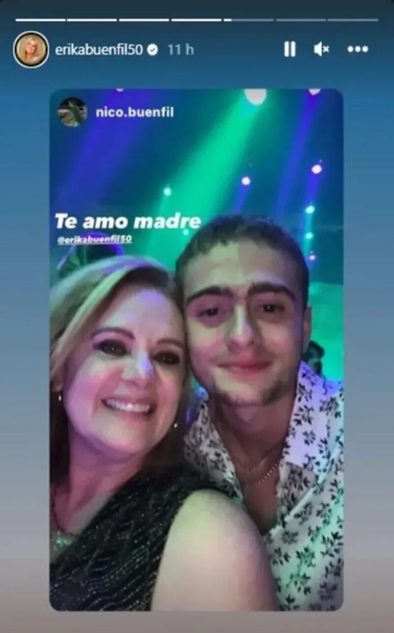 Erika Buenfil con su hijo