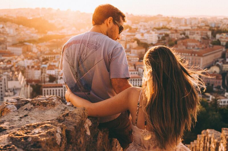 ¡Aberrante! Joven se viraliza al contar su historia de amor con su media hermana.