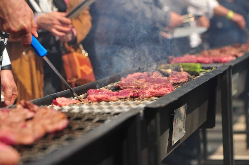 La carne asada es uno de los platillos más populares en el Estado.