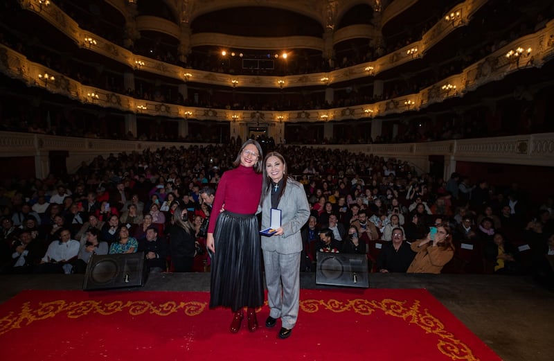 Irací Hassler y Ana Gabriel en el Teatro Municipal de Santiago