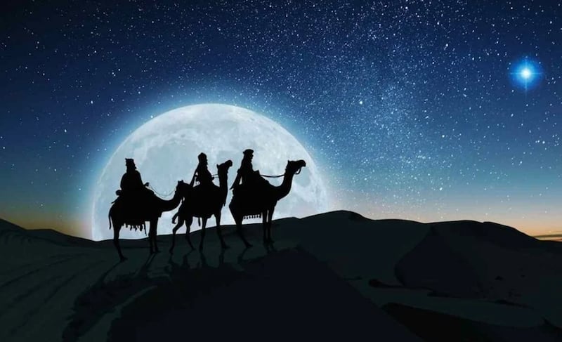 Ilustración artística de los tres reyes magos siendo guiados por la estrella de Belén