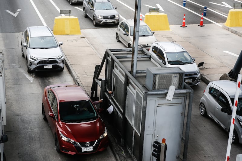 Balance de vehículos en autopistas por fiestas patrias | 20 DE SEPTIEMBRE DE 2024 / SANTIAGO
El subsecretario de Obras Públicas, José Andrés Herrera, junto a la secretaria ejecutiva de Conaset, Luz Infante, a la Mayor de la prefectura de Tránsito y Carreteras, Marisol Faggioni entregan balance de la salida masiva de Fiestas Patrias y se informa el plan de retorno de más de 450 mil vehículos a la capital
FOTO: DIEGO MARTIN/AGENCIAUNO