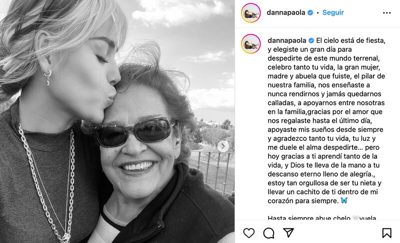 Danna Paola y su abuelita.