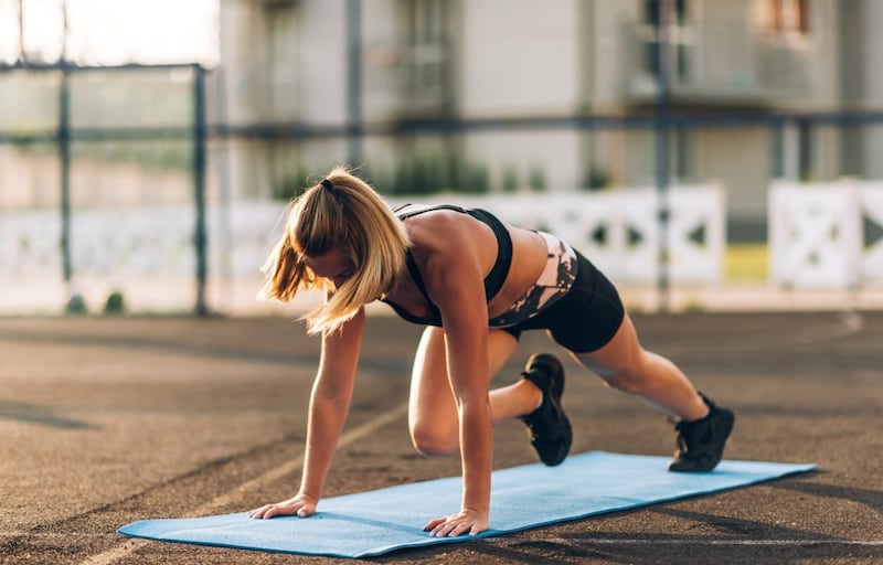 Hacer ejercicios, deporte, cualquier actividad física es bueno para la salud.