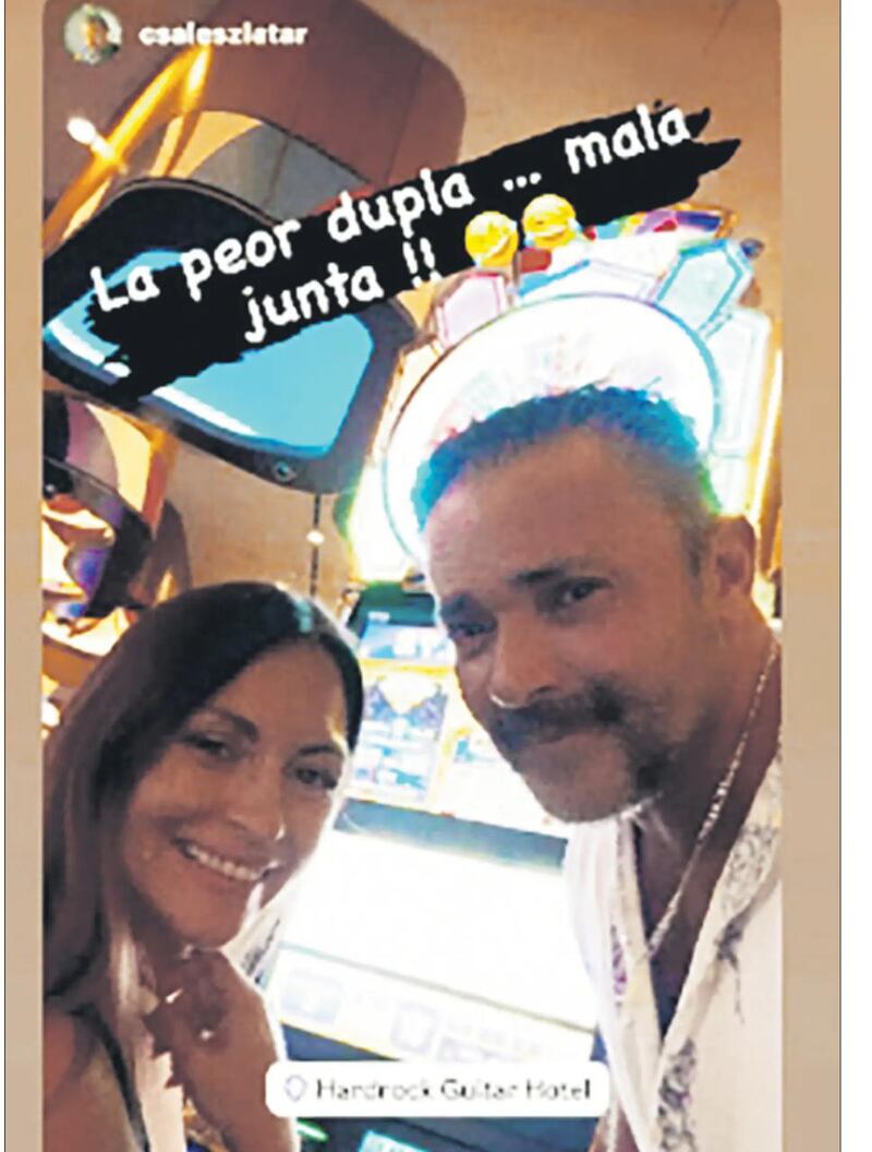 Tras su quiebre matrimonial con Marcelo Ríos y pasar un buen tiempo sin pareja, enfocada en sus proyectos de desarrollo personal, Paula Pavic gritó a los cuatro vientos que está nuevamente en pareja, feliz de la vida.
Fue el 8 de agosto a las 20 horas (8 del 8 a las 8) cuando la expareja de la actriz Peka Parra, Cristián Sales le pidió pololeo, tras una amistad de larga data que construyeron vía Instagram, la cual dio paso a que se conocieran personalmente y fluyera la energía del amor. 
Así lo contó la periodista y coach motivacional al medio LUN, revelando también cómo fue la reacción de su exmarido cuando le contó la buena nueva.