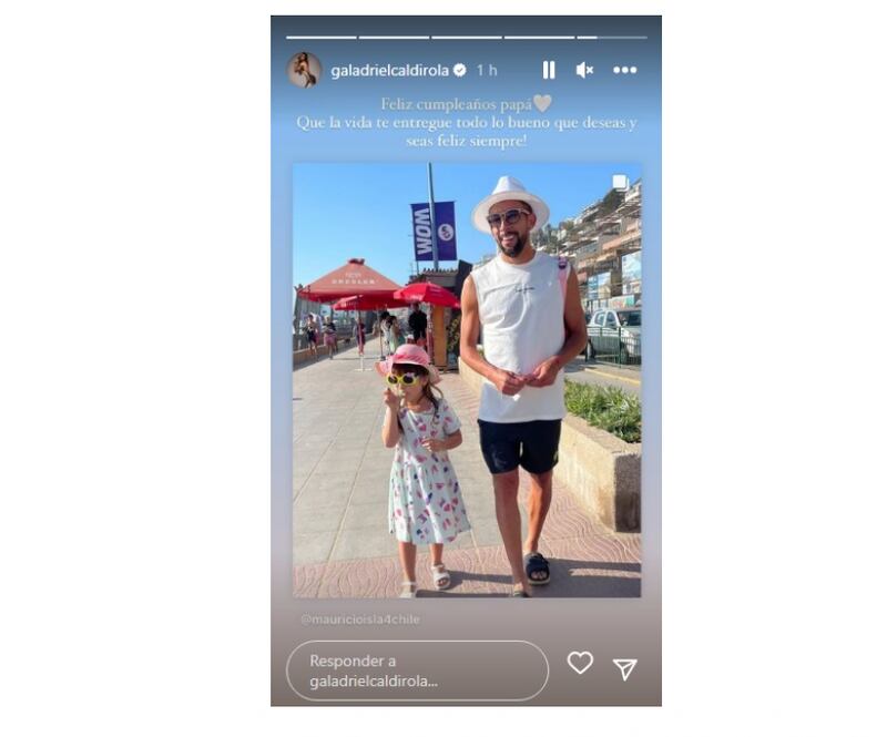 Un tierno mensaje en redes sociales compartió la española Gala Caldirola con su expareja y padre de su hija, Mauricio Isla, a quien dedicó unas amistosas palabras en el día de su cumpleaños número 35.
“Feliz cumpleaños, papá. Que la vida te entregue todo lo bueno que deseas y seas feliz siempre”, escribió la ex chica reality a nombre de la hija que tienen en común, Luz Elif.
El mensaje lo compartió en las historias de su red social, junto a una foto del jugador paseando por el borde costero, junto a la pequeña, quien luce un playero atuendo con sombrero y lentes de sol, igual que su padre.
Gala Caldirola, quien tuvo una reciente y fugaz romance con Mauricio Pinilla, fue pareja del seleccionado nacional y exUniversidad Católica durante dos años, terminando el matrimonio el año 2021. Desde ahí en adelante, mantienen una buena relación.
Claudio Bravo se sumó a los saludos
Quien también saludó al futbolista fue el capitán de La Roja, Claudio Bravo, con quien mantiene una gran amistad.
“Un fuerte abrazo compañero, acá le dedico una canción de las que se que te gustan mucho. Mis mejores deseos para ti siempre, Mauricio Isla”, comenzó expresando en el mensaje.
Con un video donde iban en el bus de la Roja, donde Isla iba acompañado de Joaquín Montecinos, el eterno capitán siguió escribiendo.
“Jamás pierdas tu alegría, eres una tremenda persona. Muchas felicidades en tu día. Disfruta con las personas que más te quieren, amigo”, finalizó.