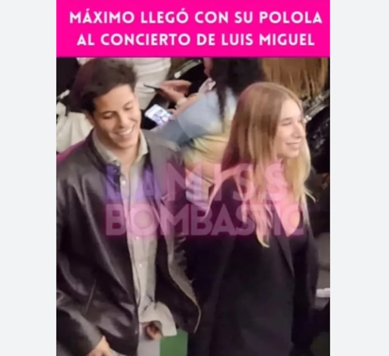 El hijo de Cecilia Bolocco, Máximo, se confesó a corazón abierto respecto a la relación de pareja que tiene a distancia con una joven argentina, a quien conoció durante una visita a Buenos Aires y con quien fue visto públicamente en uno de los concierto que Luis Miguel realizó en Chile. 
“Bueno, la gente (en el concierto) ya me vio, jajá. Estoy ahí, con una chiquilla. Ella vive en Buenos Aires, así que estamos a distancia”, contó el estudiante de 19 años al medio LUN. 

“(Llevamos) Un mes. O sea, la conocí en diciembre del año pasado pero ahora recién estamos empezando. Estamos saliendo. Tiene un año menos que yo”.
Según reveló, fue a finales del 2022 cuando a conoció a Delfina Honig en Argentina, para luego coincidir en Miami, donde afiataron la amistad. 
“Para el final del mundial (de fútbol). Fui a Argentina, a Buenos Aires, la conocí ahí en un grupo de amigas. Ahí no pasó nada pero seguimos hablando y hablando, y en julio ella también fue a Miami y nos vimos allá”.
Tras esto, comenzaron la relación a distancia, viajando todos los fines de semana. 
“Nos tratamos de ver todos los fines de semana. Así que nos está funcionando súper bien. Yo me siento orgulloso porque me estoy pagando los pasajes con millas y con mi plata. Si uno quiere hacer algo, se puede”, reveló entusiasmado. 
Además, confesó estar “muy feliz, muy contento. Siempre decían (en la prensa) que andaba con alguien pero ahora es real”.
“(Mi mamá) está feliz también. La quiere, le cae muy bien”, sentenció.