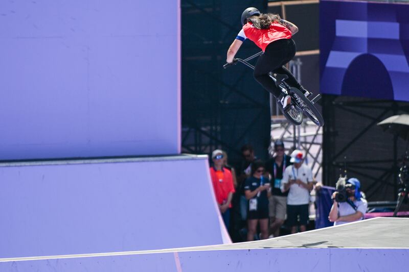 La deportista nacional tuvo una histórica presentación en la competencia de BMX Freestyle de París 2024, donde este martes accedió a la final de la categoría.