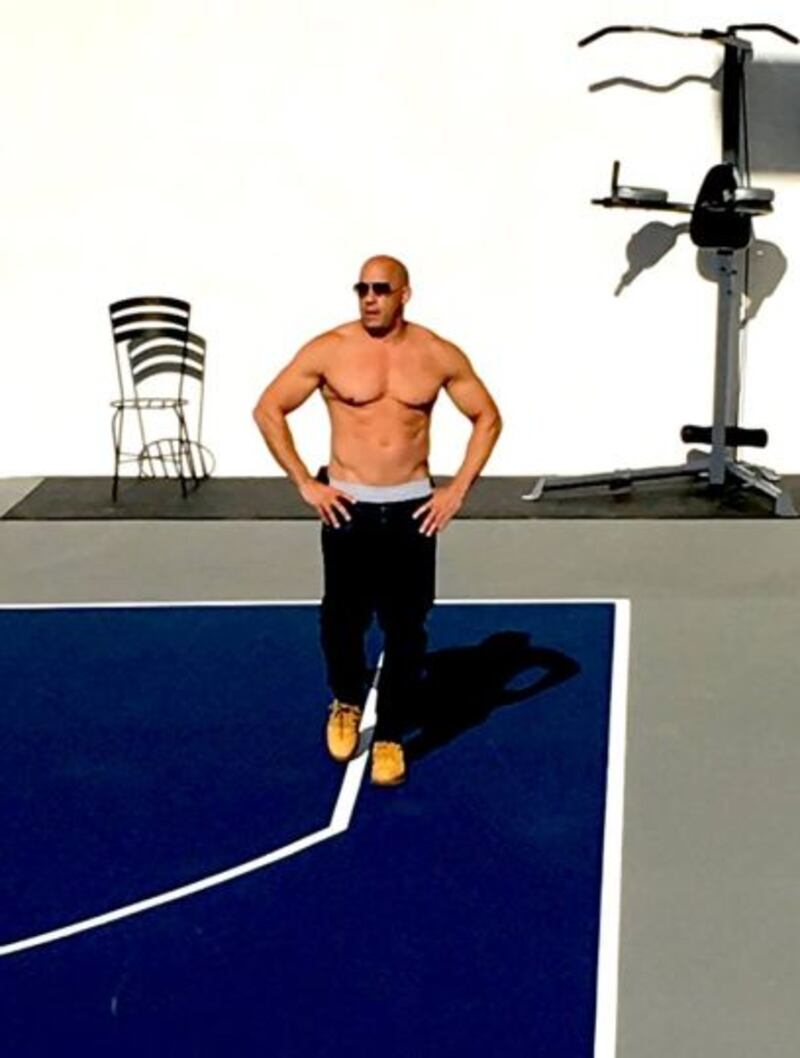 Vin Diesel posó sin camisa y así se ve ahora su polémico abdomen –  Publimetro Chile