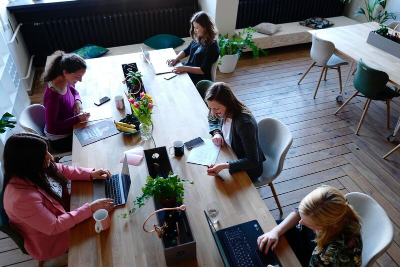 Mujeres en la oficina