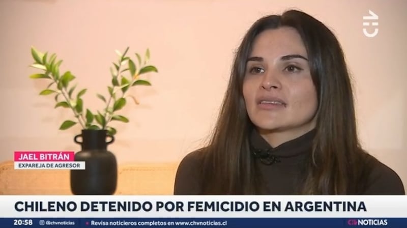 La mujer entregó su testimonio en el noticiario de CHV, donde detalló la agresión que recibió de parte de Felipe Herrera, el femicida chileno que fue detenido en Argentina por asesinar a su actual pareja.