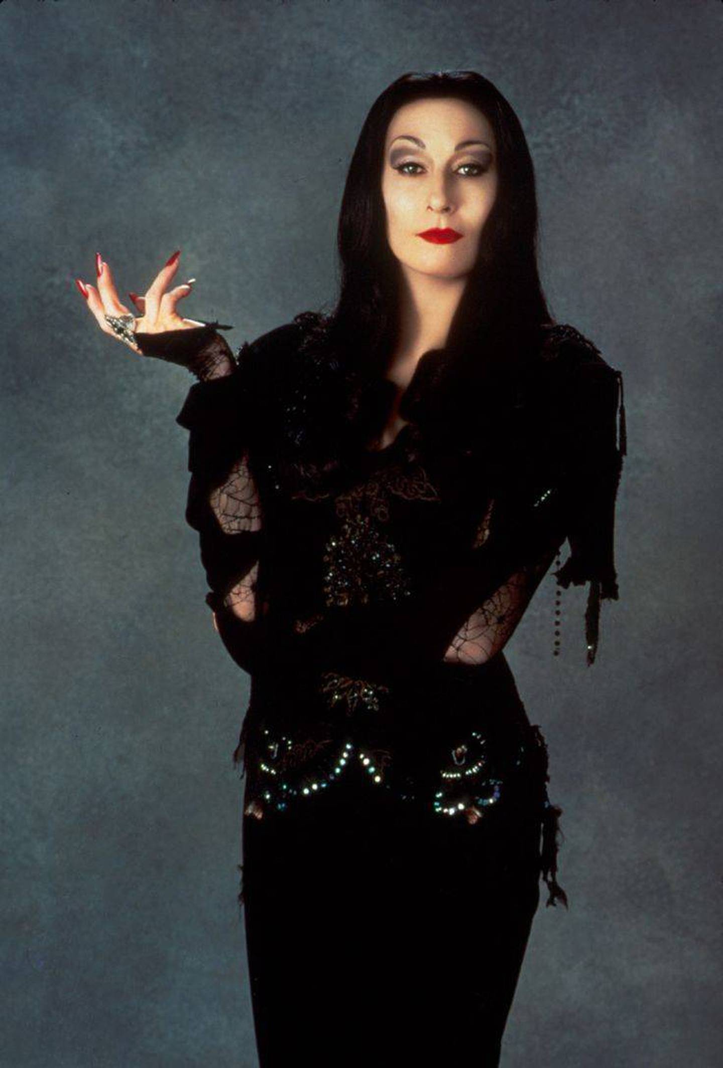 “los Locos Addams” Así Luce Anjelica Huston La Mujer Que Dio Vida A Morticia Publimetro Chile 